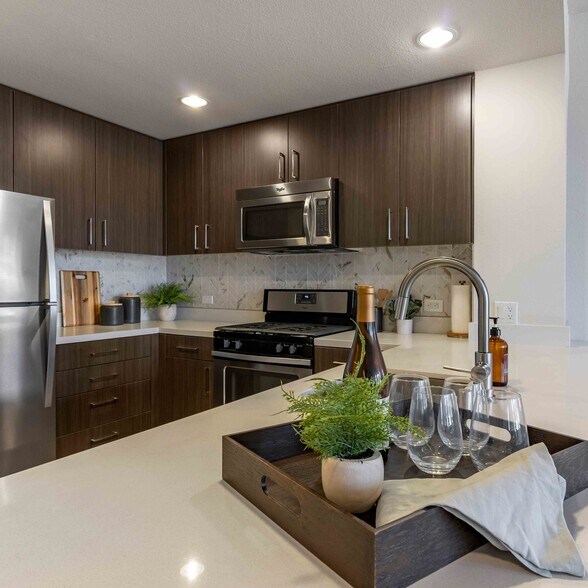 More Photos Of 1375-1411 Sycamore Ave, Hercules Unknown For Lease
