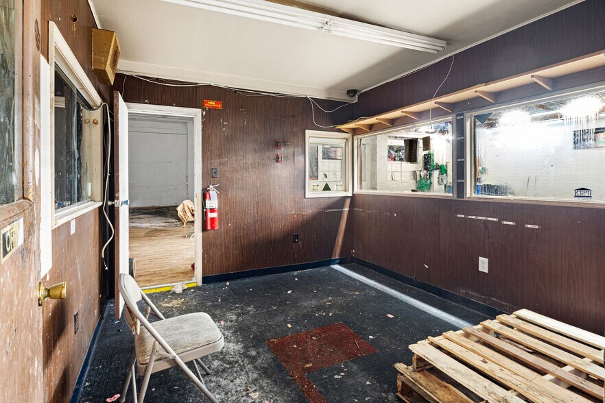 More Photos Of 67 W Queen Ln, Philadelphia Warehouse For Sale