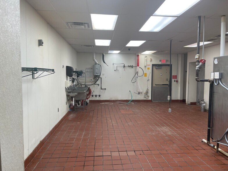More Photos Of 2101 19th St, Hondo General Retail For Sale