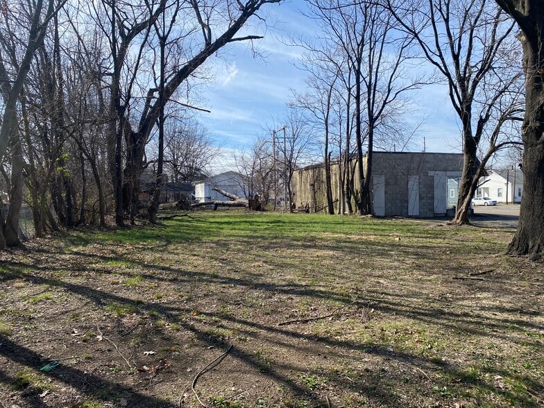 More Photos Of 401 S Kentucky Ave, Evansville Freestanding For Sale