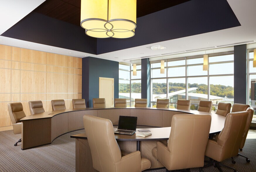 More Photos Of 385 Bell St, Dubuque Office For Sale