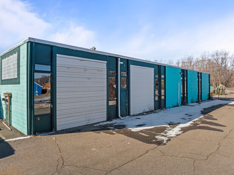 More Photos Of 2086 US Highway 130, North Brunswick Showroom For Lease