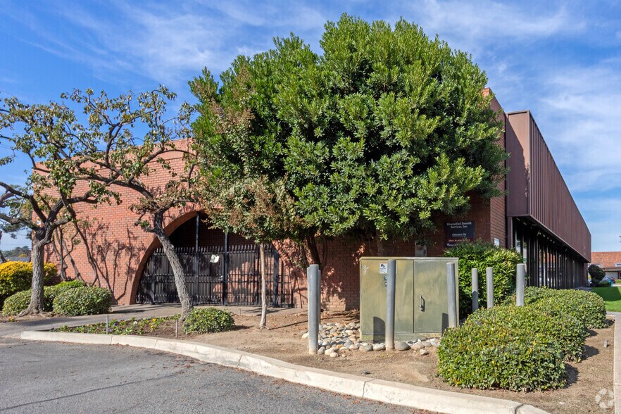 Primary Photo Of 1391-1393 W Shaw Ave, Fresno Office For Lease