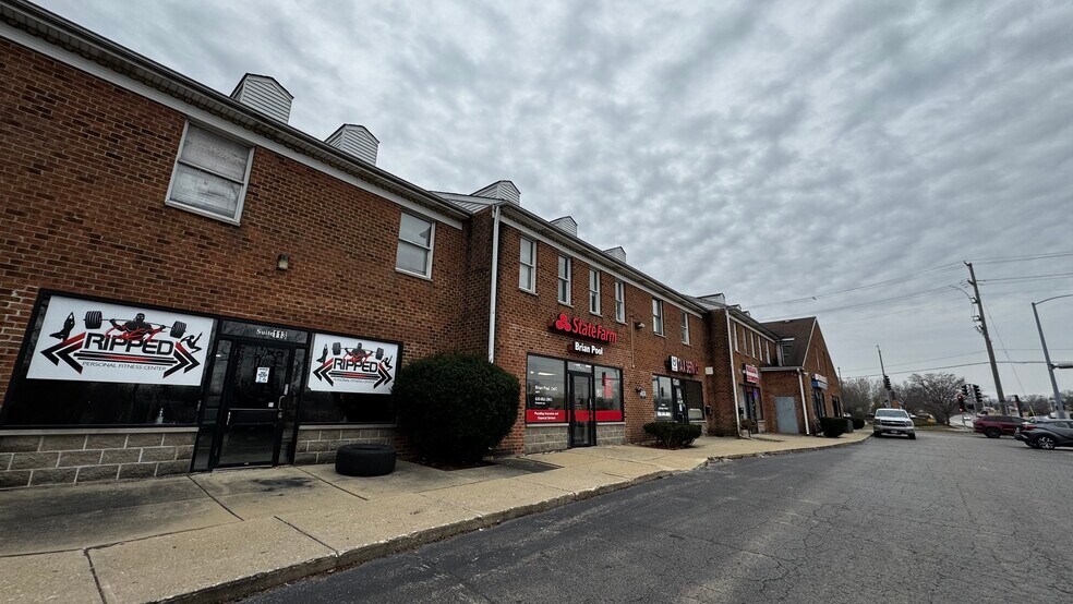 More Photos Of 1187 N Farnsworth Ave, Aurora Storefront Retail Residential For Lease