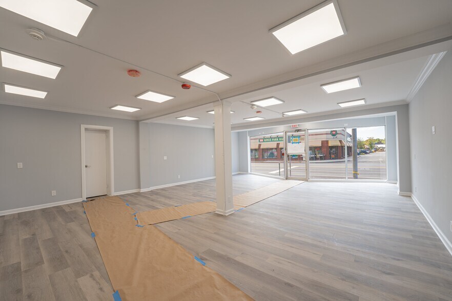 More Photos Of 21-23 Indian Head Rd, Kings Park Storefront Retail Residential For Lease