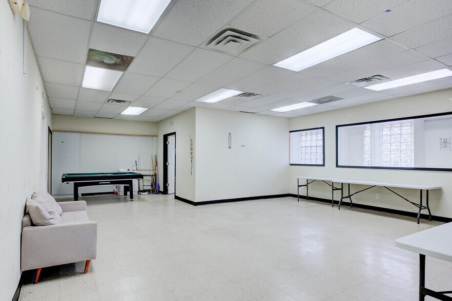 More Photos Of 19953 Conant St, Detroit Medical For Sale