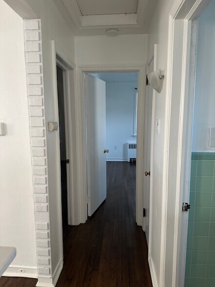 More Photos Of 49 Mays Landing Rd, Somers Point Office Residential For Lease