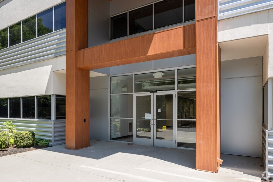 More Photos Of 211 College Rd E, Princeton Office For Lease