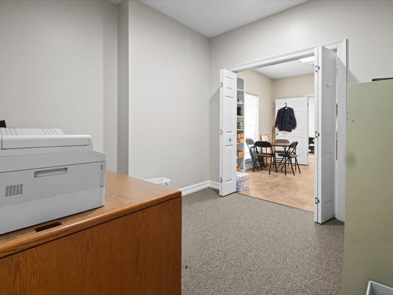 More Photos Of 123 Medical Dr, Palestine Healthcare For Sale