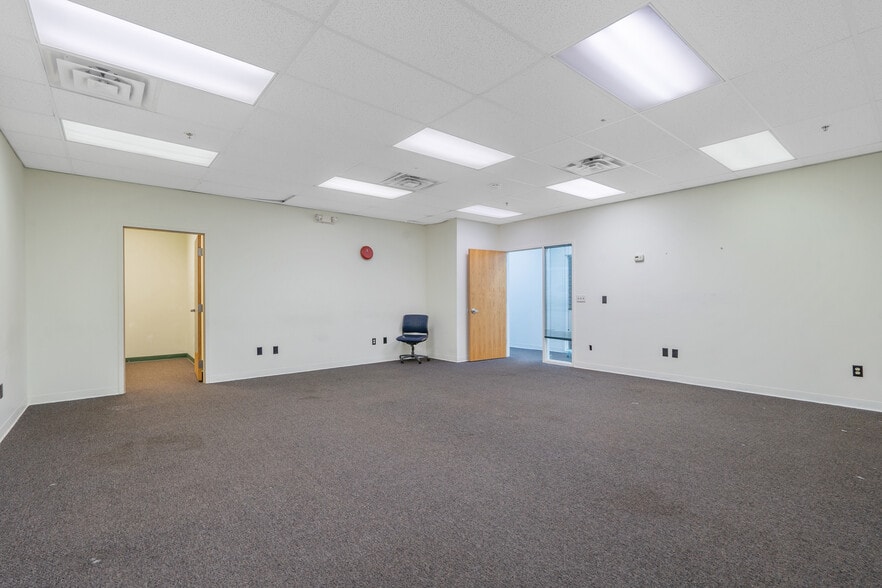 More Photos Of 344 W Genesee St, Syracuse Loft Creative Space For Lease