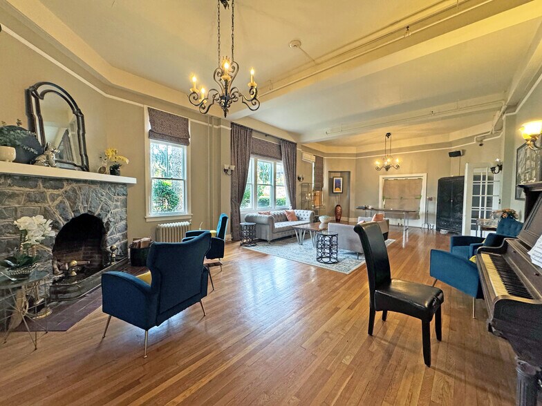 More Photos Of 301 E Chestnut St, Asheville Hotel For Lease