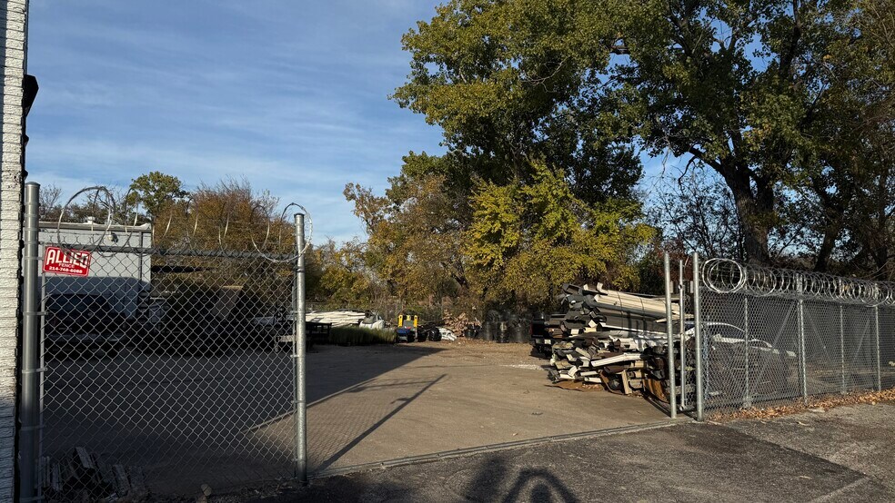 More Photos Of 13534 Floyd Cir, Dallas Light Manufacturing For Lease