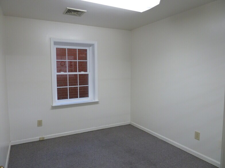 More Photos Of 1682 E Gude Dr, Rockville Office For Sale