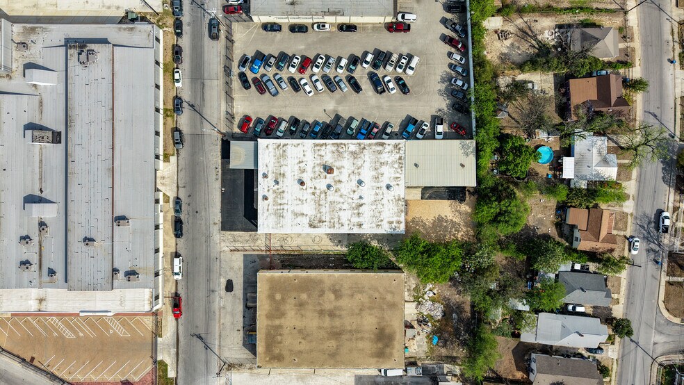 More Photos Of 130 E Zavalla, San Antonio Warehouse For Lease