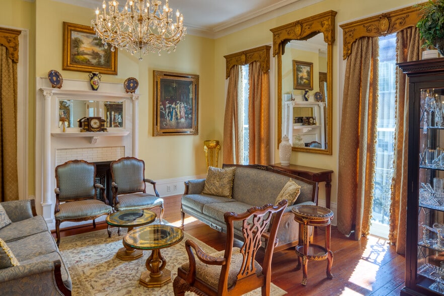 More Photos Of 14 E Taylor St, Savannah Specialty For Sale