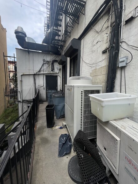 More Photos Of 254 5th Ave, Brooklyn Storefront Retail Residential For Lease