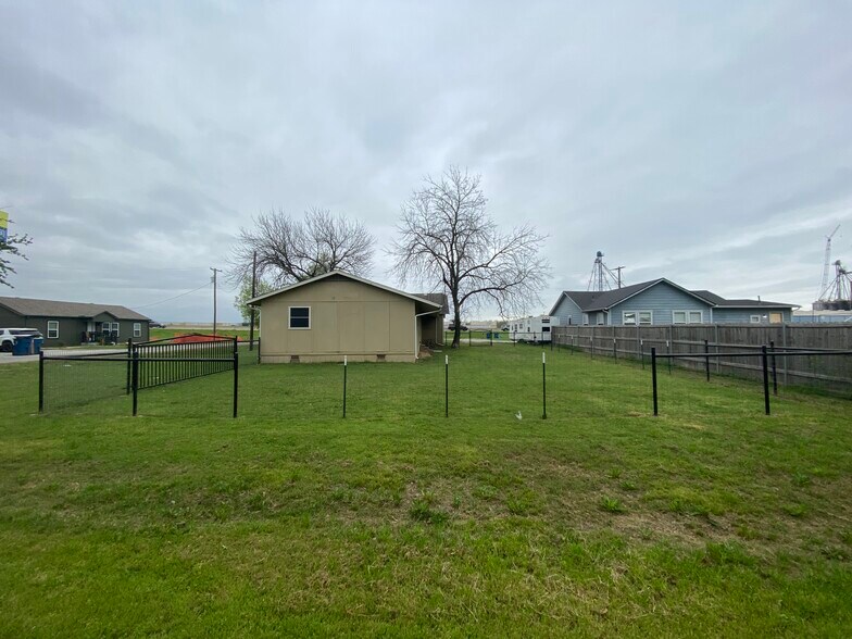 More Photos Of 401 N Frontage Rd, Valley View Office For Sale