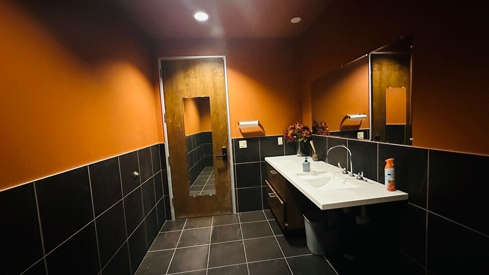 More Photos Of 4320 E Presidio St, Mesa Medical For Lease