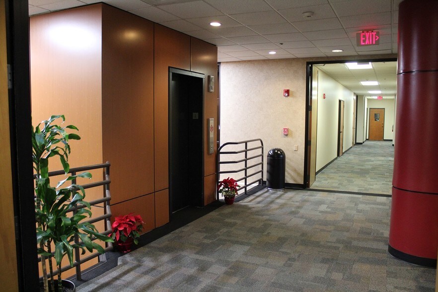 More Photos Of 11675 Jollyville Rd, Austin Office For Sale