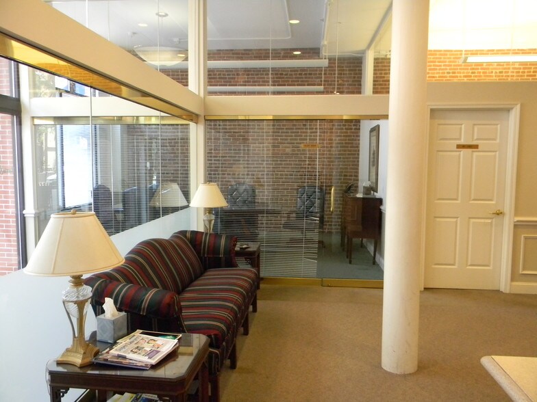 More Photos Of 112 Capitol St, Charleston Office For Sale