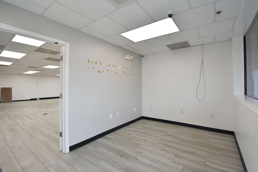 More Photos Of 833 Old Highway 45, Saltillo Freestanding For Lease