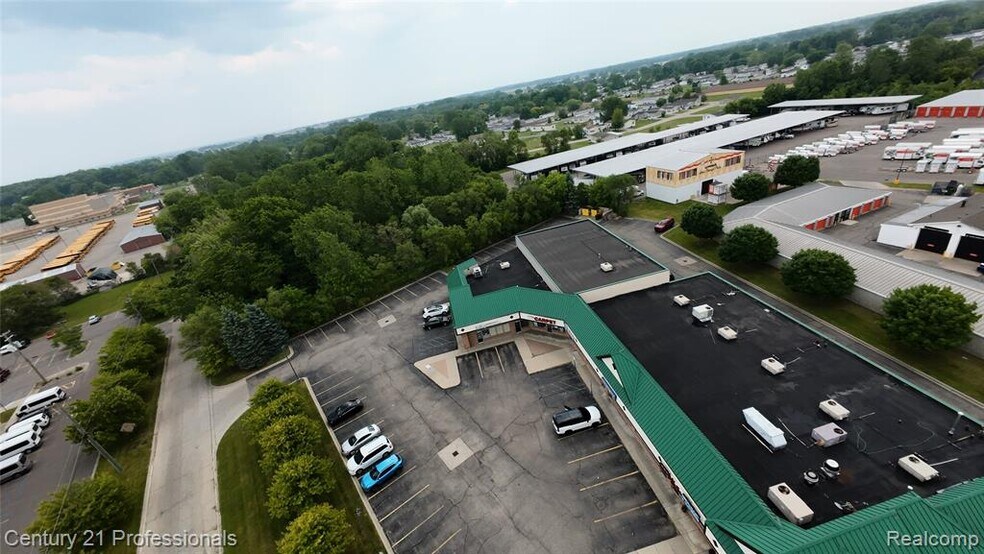 More Photos Of 43970-44002 Gratiot Ave, Clinton Township Unknown For Lease