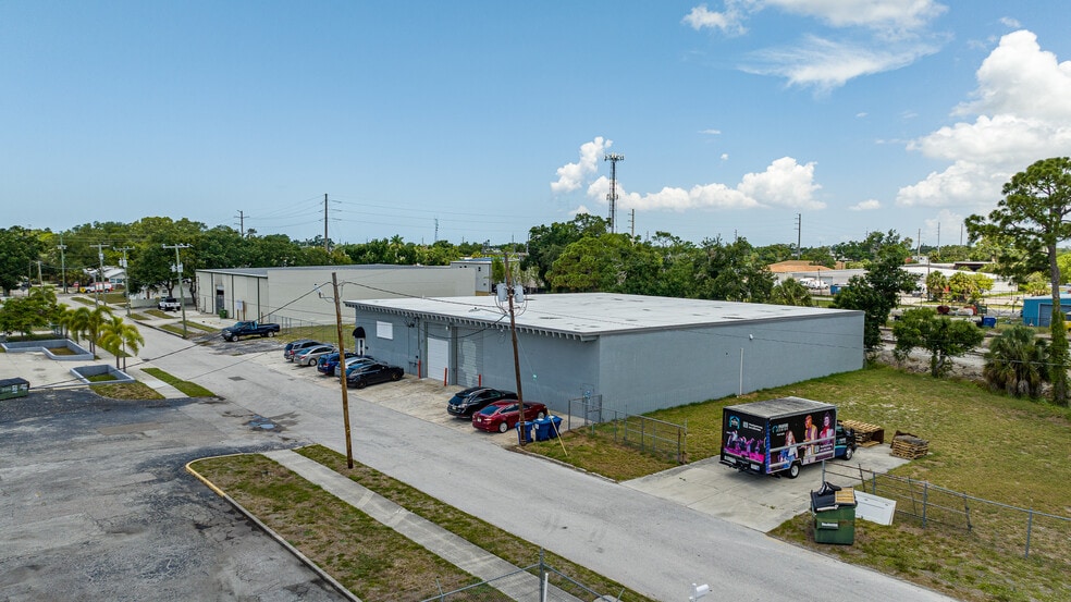 More Photos Of 2169 10th St, Sarasota Warehouse For Sale