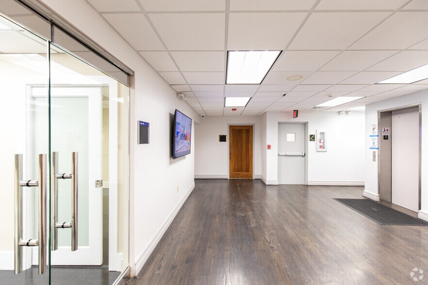 More Photos Of 4675 Ponce de Leon Blvd, Coral Gables Medical For Lease