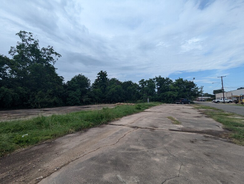More Photos Of 6131 Jefferson Blvd, Groves Land For Sale
