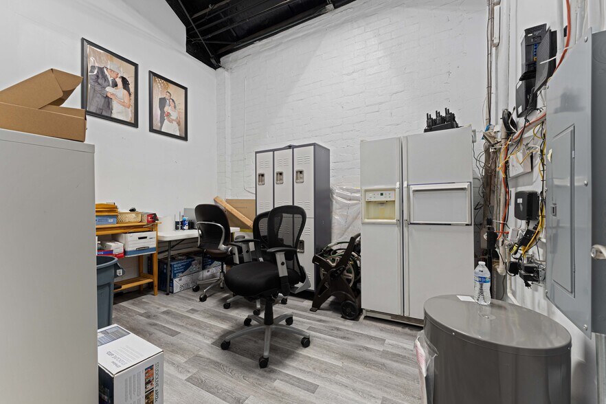 More Photos Of 6265 Van Nuys Blvd, Van Nuys Storefront For Sale