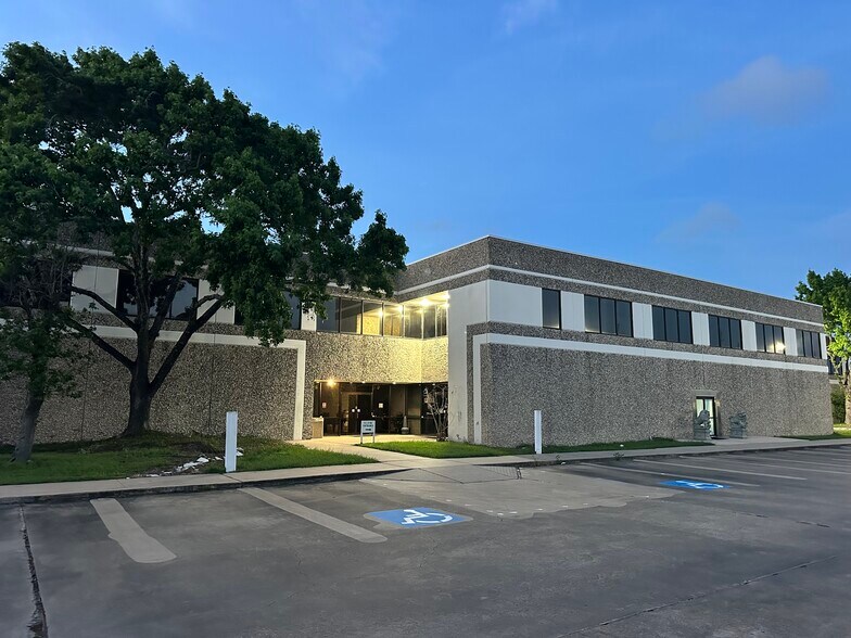 More Photos Of 11100 W Airport Blvd, Stafford Warehouse For Lease