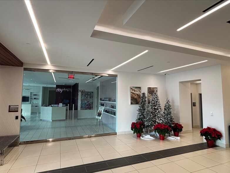 More Photos Of 9230 Katy Fwy, Houston Office For Sale