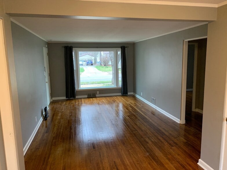 More Photos Of 1940 S Cotner Blvd, Lincoln Apartments For Sale