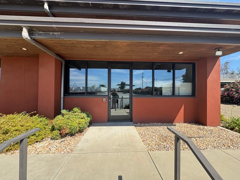 More Photos Of 19400 Frontage Rd, Acampo Office For Lease