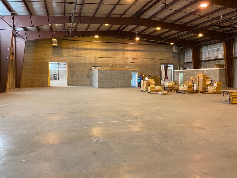More Photos Of 204-216 S Lowry Ave, Springfield Warehouse For Sale