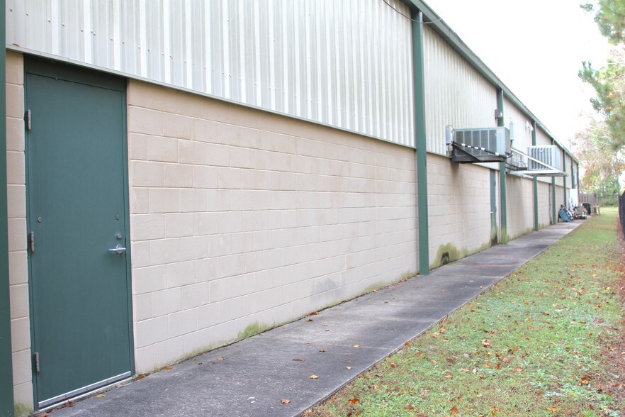More Photos Of 8725 Youngerman Ct, Jacksonville Warehouse For Sale