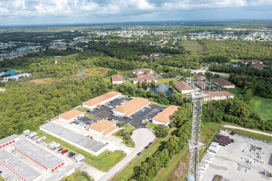 More Photos Of 1053 SE Holbrook Ct, Port Saint Lucie Warehouse For Lease