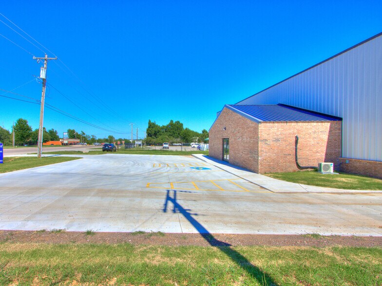 More Photos Of 18608 NE 23rd St, Harrah Light Distribution For Lease