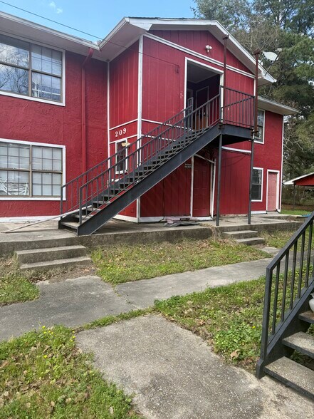 More Photos Of 207-209 Carl St, Leesville Apartments For Sale