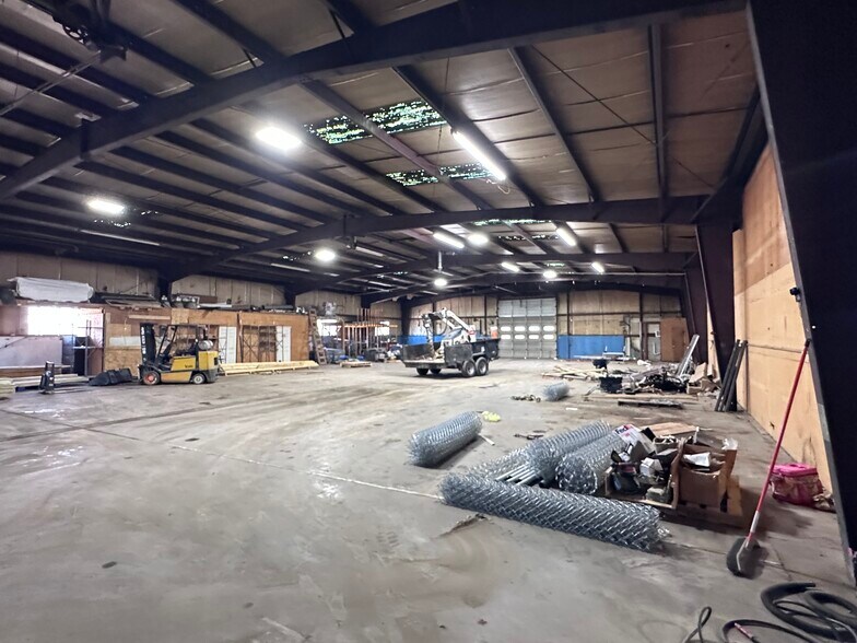 More Photos Of 207 Edison Ave, Benton Office For Lease