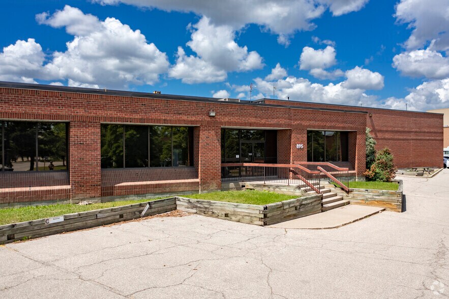More Photos Of 895 Meyerside Dr, Mississauga Warehouse For Lease