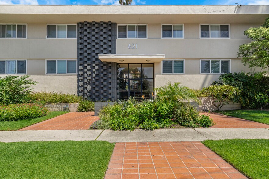 More Photos Of 621 E 99th St, Inglewood Apartments For Sale