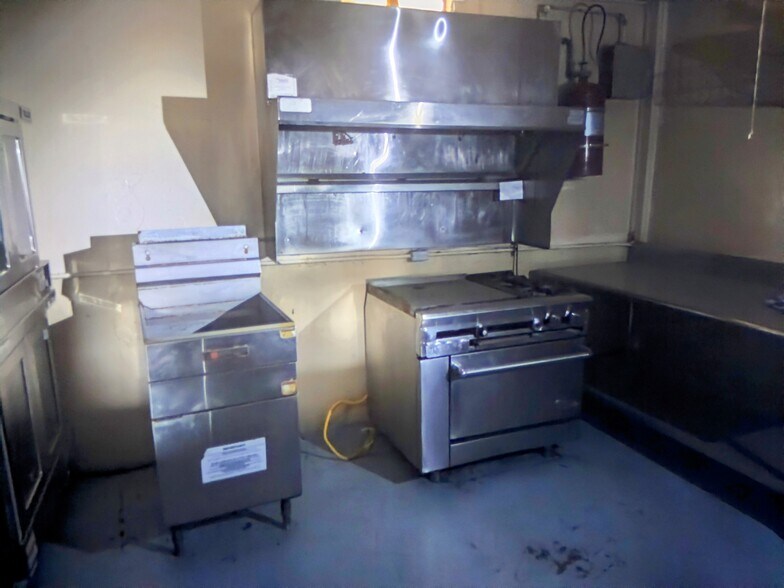 More Photos Of 1122 Gallatin St, Jackson Bar For Sale