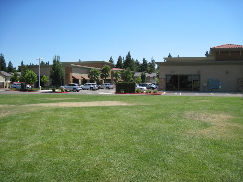 More Photos Of Hawkeye Ave @ Hawkeye Ave. & Hwy. 99, Turlock Unknown For Lease