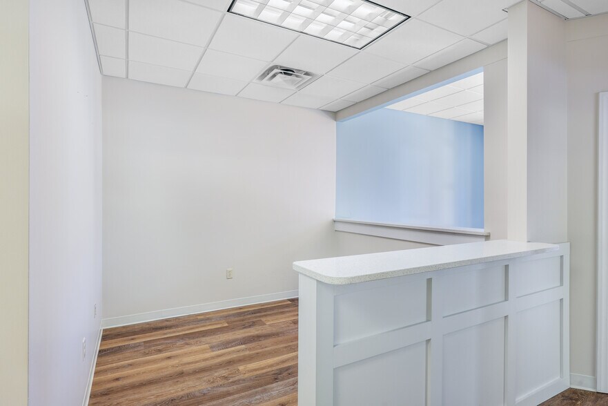 More Photos Of 1066 Hisey Ave, Woodstock Medical For Lease