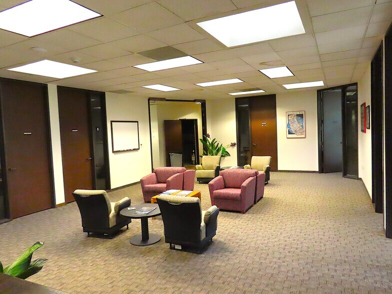 More Photos Of 1910-1920 5th St, Davis Light Manufacturing For Lease