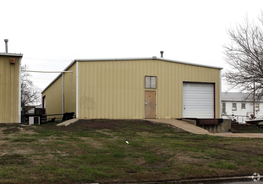 More Photos Of 311 SW Santa Fe Ave, Bartlesville Warehouse For Sale