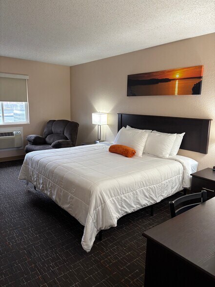 More Photos Of 3518 Osage Beach Pkwy, Osage Beach Hotel For Sale