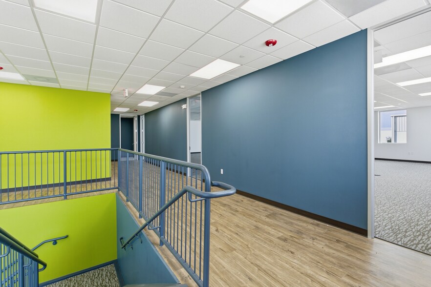 More Photos Of 611 Choctaw Ln, Katy Distribution For Lease