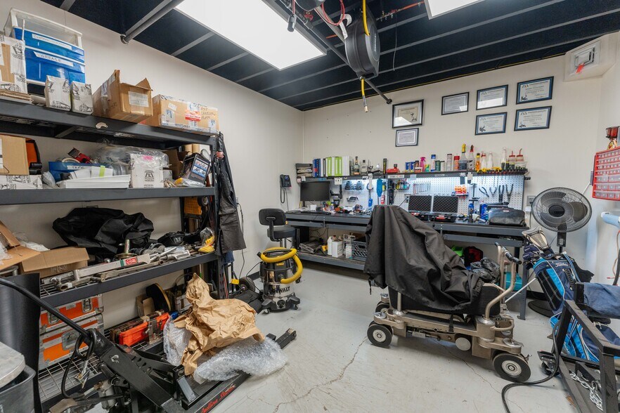 More Photos Of 99-1245 Halawa Valley St, Aiea Warehouse For Sale